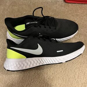 Nike Men’s Revolution 5 BNWOT 11.5